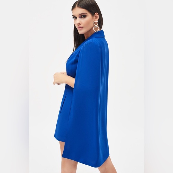 Cut out shoulder Cape dress - Picture 2 of 6